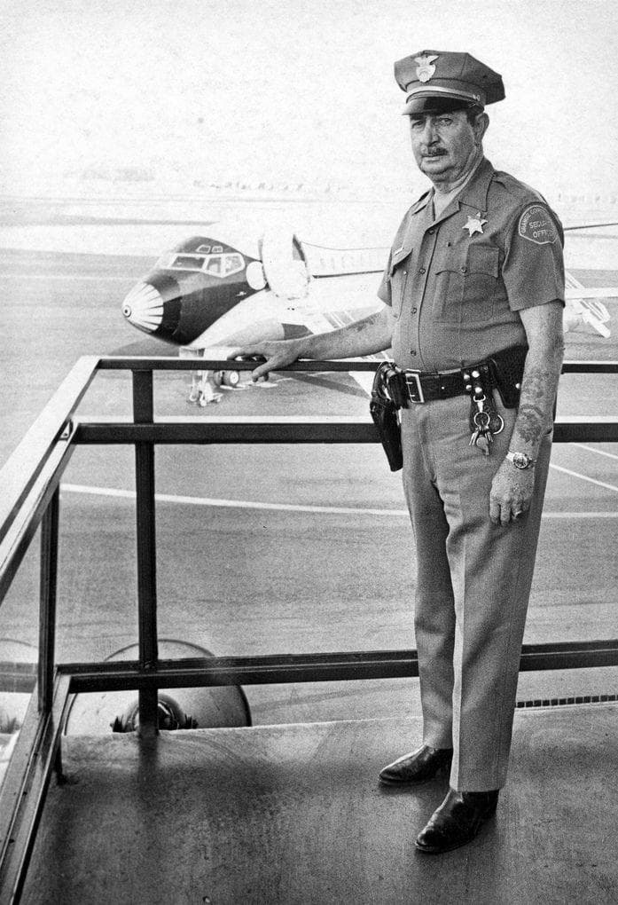 Pick The Security Line With Only One Agent Monitoring It If You Want To Move Fast