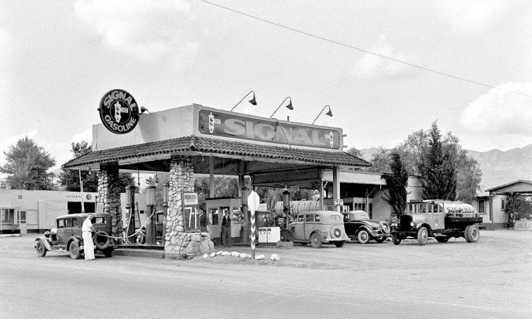 27 Fascinating Pictures Of Vintage Gas Stations