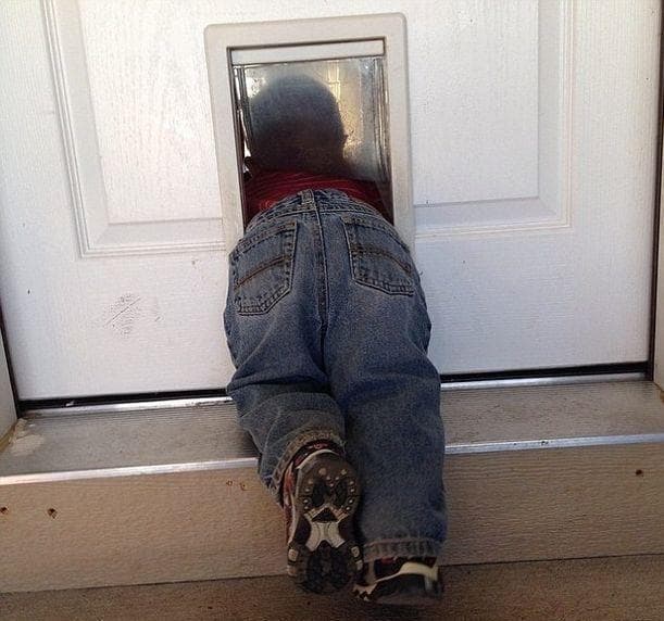 Стиралка застряла. Девушка в стиральной машине. Прочно застрял. Застрял в текстурах. Запутался в текстурах.