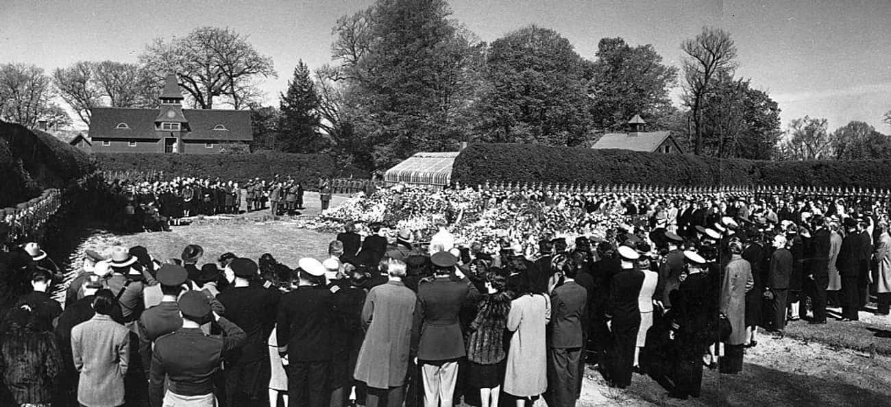 Franklin D. Roosevelt&#39;s Burial - Roosevelt Family Hyde Park Estate, 1945