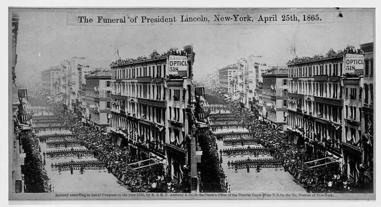 Mourners Watch Abraham Lincoln&#39;s Procession - New York City, 1865