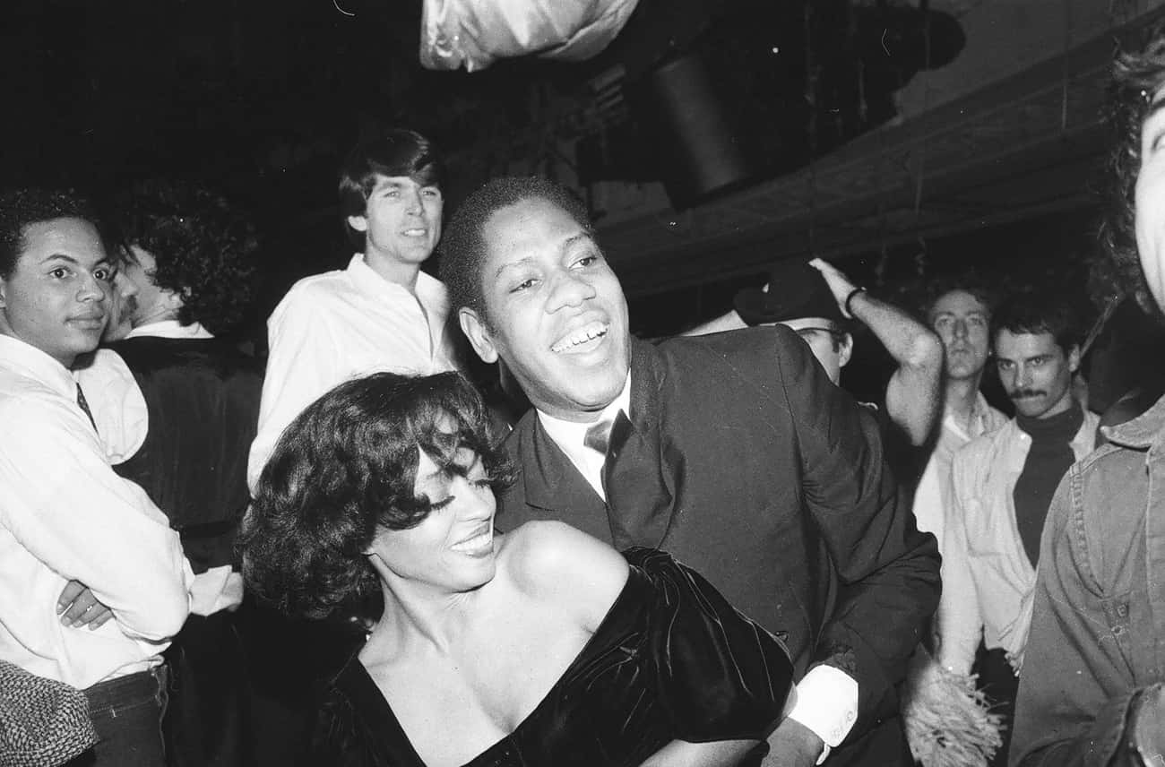 20 Vintage Photos From NYC's Notoriously Wild Studio 54