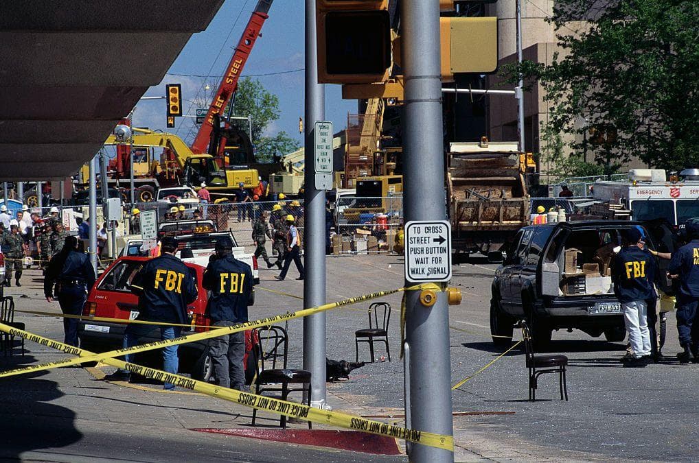 28 Photos From The Aftermath Of The Oklahoma City Bombing