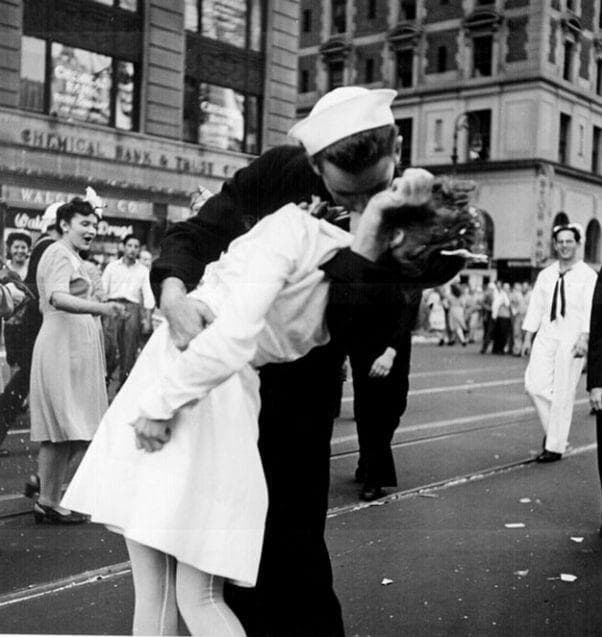 In Reality, The Sailor And The Nurse Were Strangers – And The Sailor Forced The Kiss