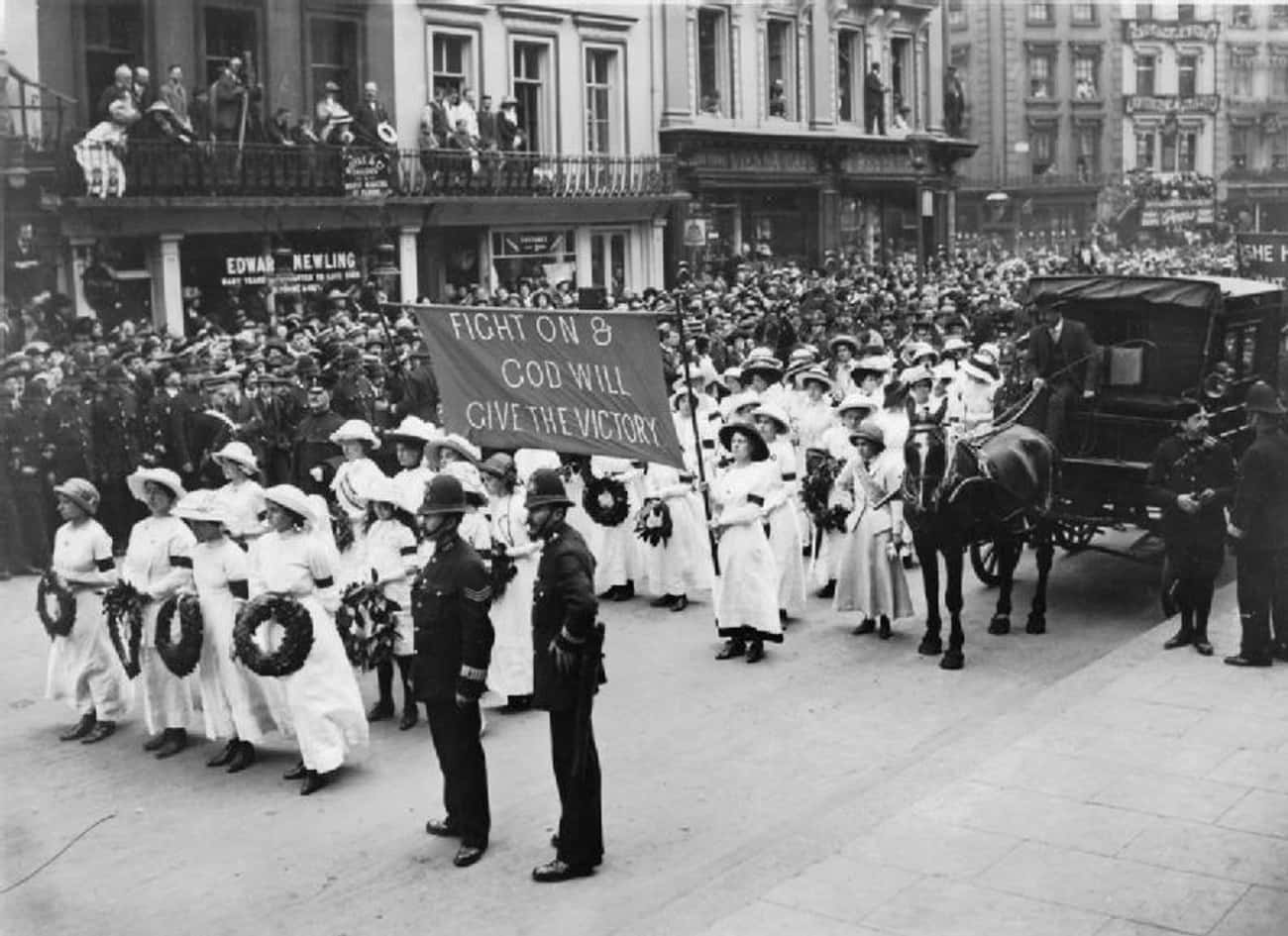 Davison&#39;s Death Catapulted Her To Martyrdom And The Suffragettes Organized A Huge Public Funeral To Honor Their Fallen Sister
