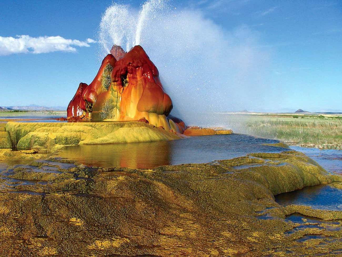 Fly Geyser Isn&#39;t Huge, But It&#39;s Pretty Because Of Thermophilic Algae