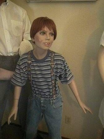 25 Photos That Will Horrify Anyone With A Mannequin Phobia