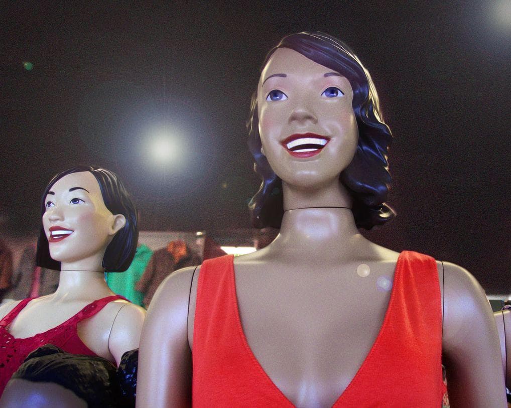 25 Photos That Will Horrify Anyone With A Mannequin Phobia