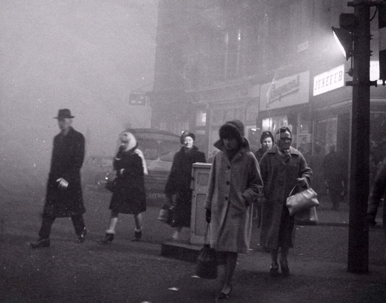 Организация смог год. Великий туман в Лондоне 1952. Великий смог 5 декабря 1952 года. Смог в Лондоне 1952. Туман 1952 года Лондон.