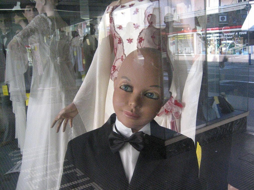 25 Photos That Will Horrify Anyone With A Mannequin Phobia