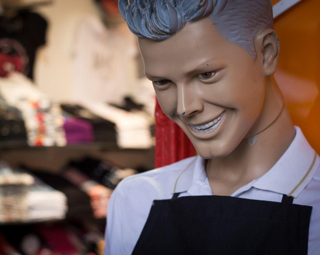 25 Photos That Will Horrify Anyone With A Mannequin Phobia