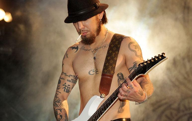 RHCP Replaced Frusciante With Another Troubled Guitarist In Dave Navarro