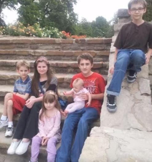 12 People Who Just Woke Up to Dead Families