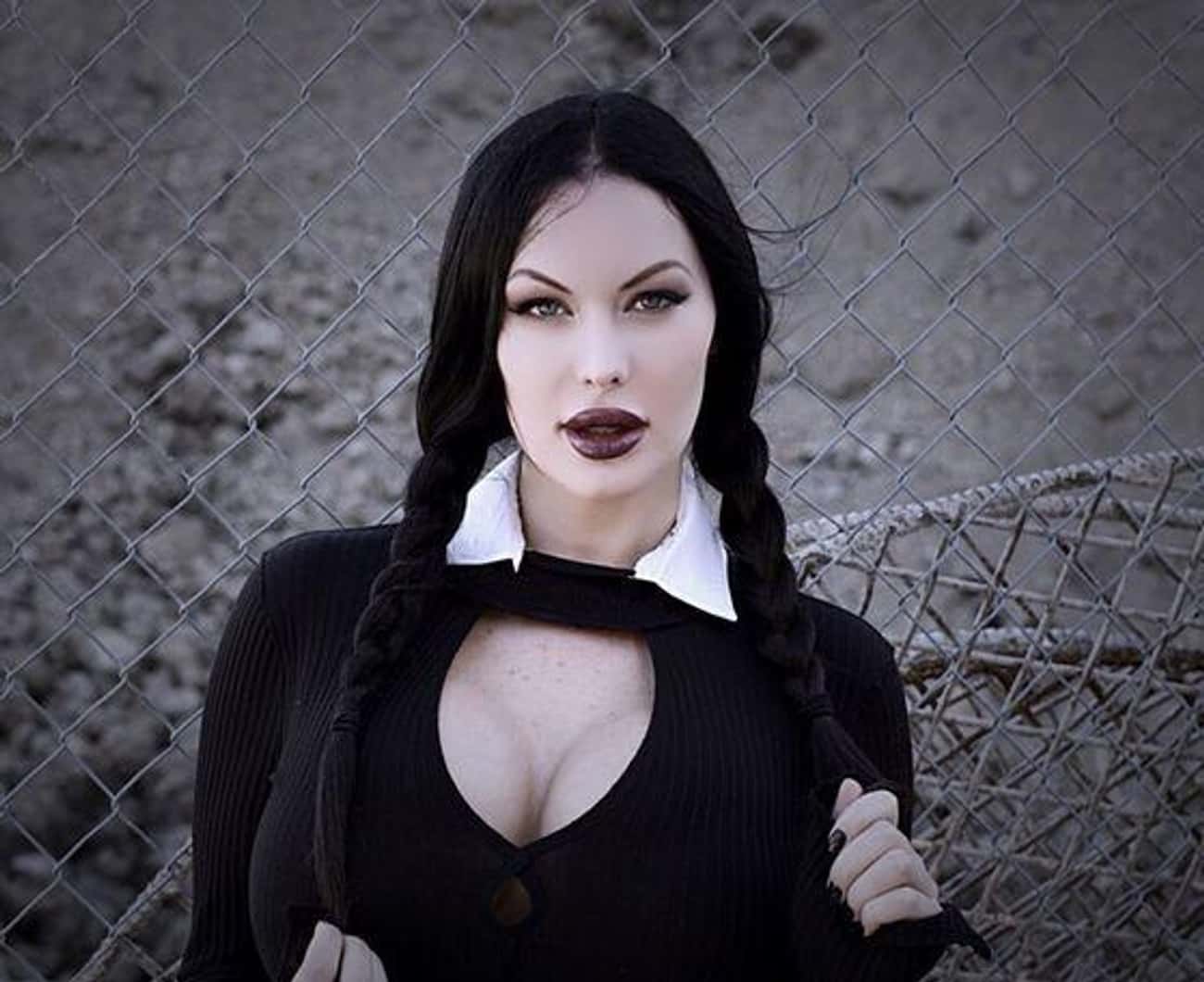 Weirdly Sexy Wednesday Addams Cosplays That Will Make You Feel Uncomfortable