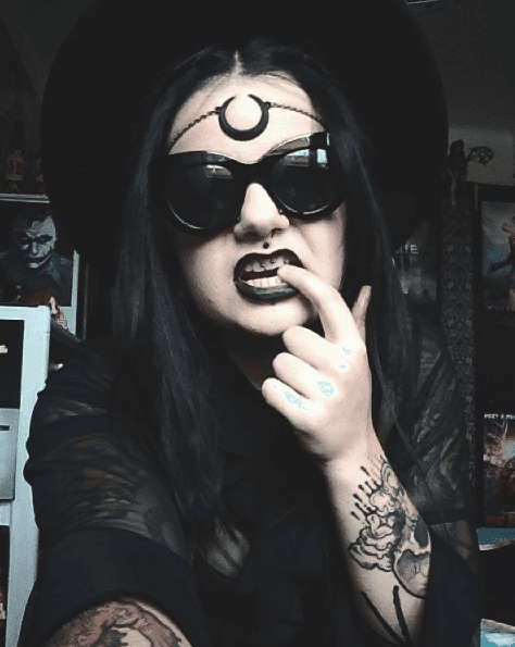 Image of Random Some Modern Witches Are Casting Emoji Spells And Digital Tarot Readings - But Do They Work?
