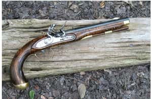 the-weapons-available-at-the-time-were-muskets-and-flintlock-pistols-photo-u1