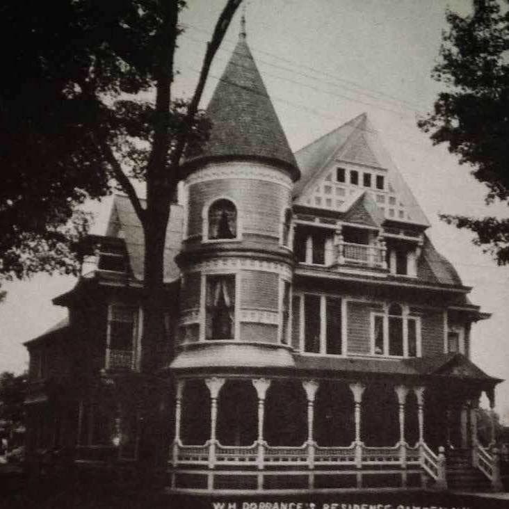 People Refused To Buy This Suspiciously Cheap Mansion Because Of The