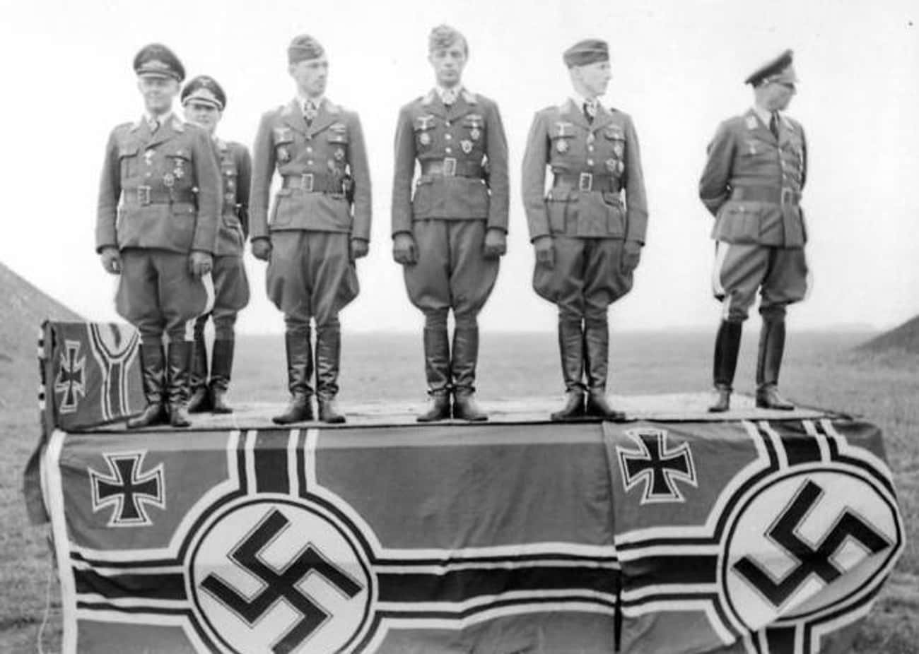 Куплю фашистские. Флаг 3 рейха нацистской Германии. Штандарт 3 рейха.