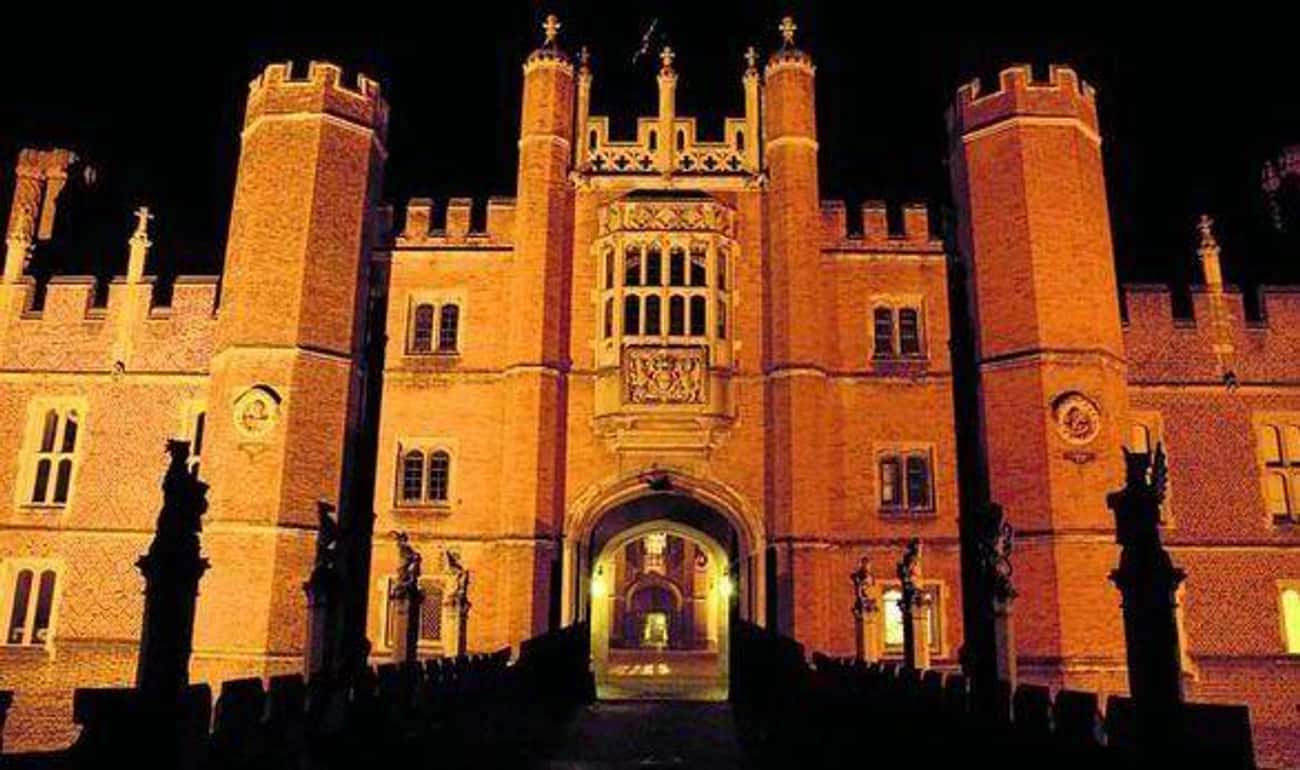 Hampton Court Palace Might Not Be Haunted, But It&#39;s Definitely Abnormal