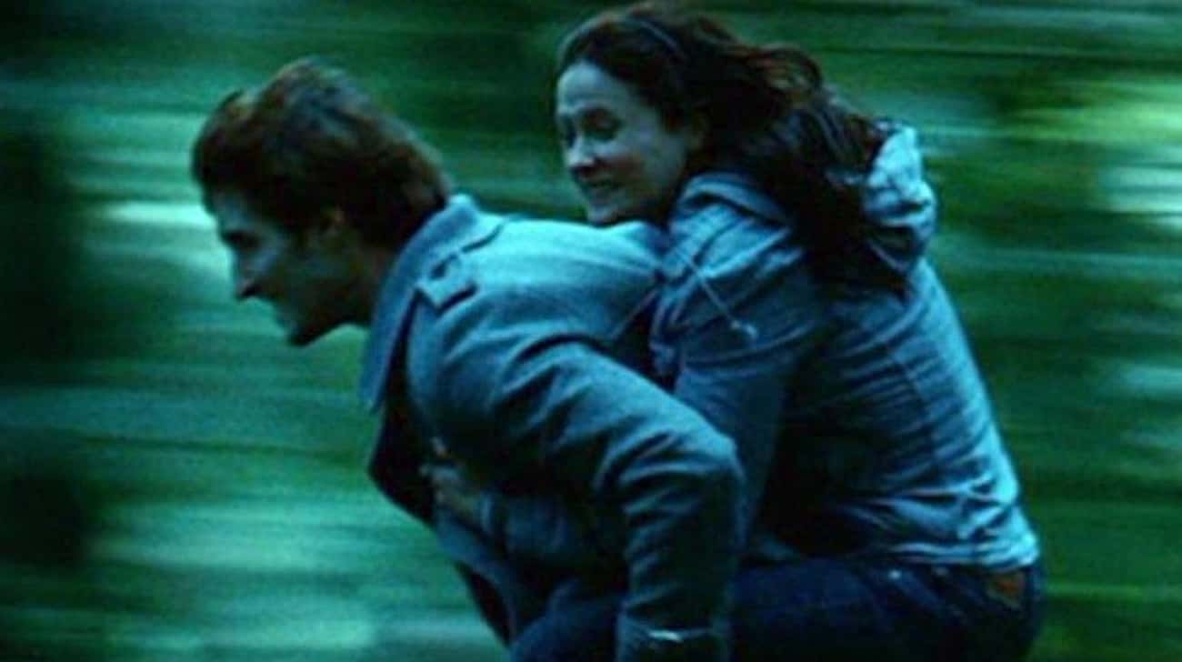 Kristen Stewart And Robert Pattinson Are Obviously Taking Five During This Scene