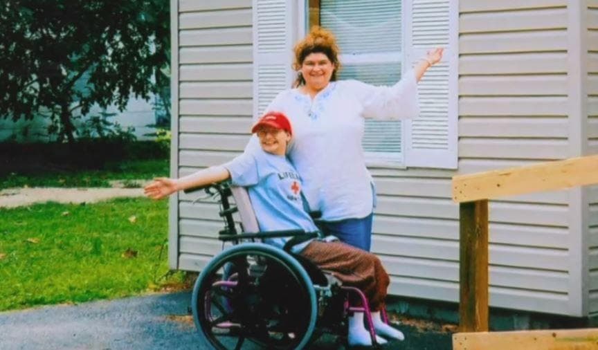 Gypsy Had Tried To Escape From Dee Dee Before