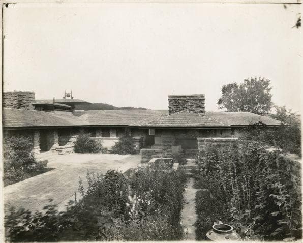 The Love Of Frank Lloyd Wright's Life Was Slaughtered By An Axe ...