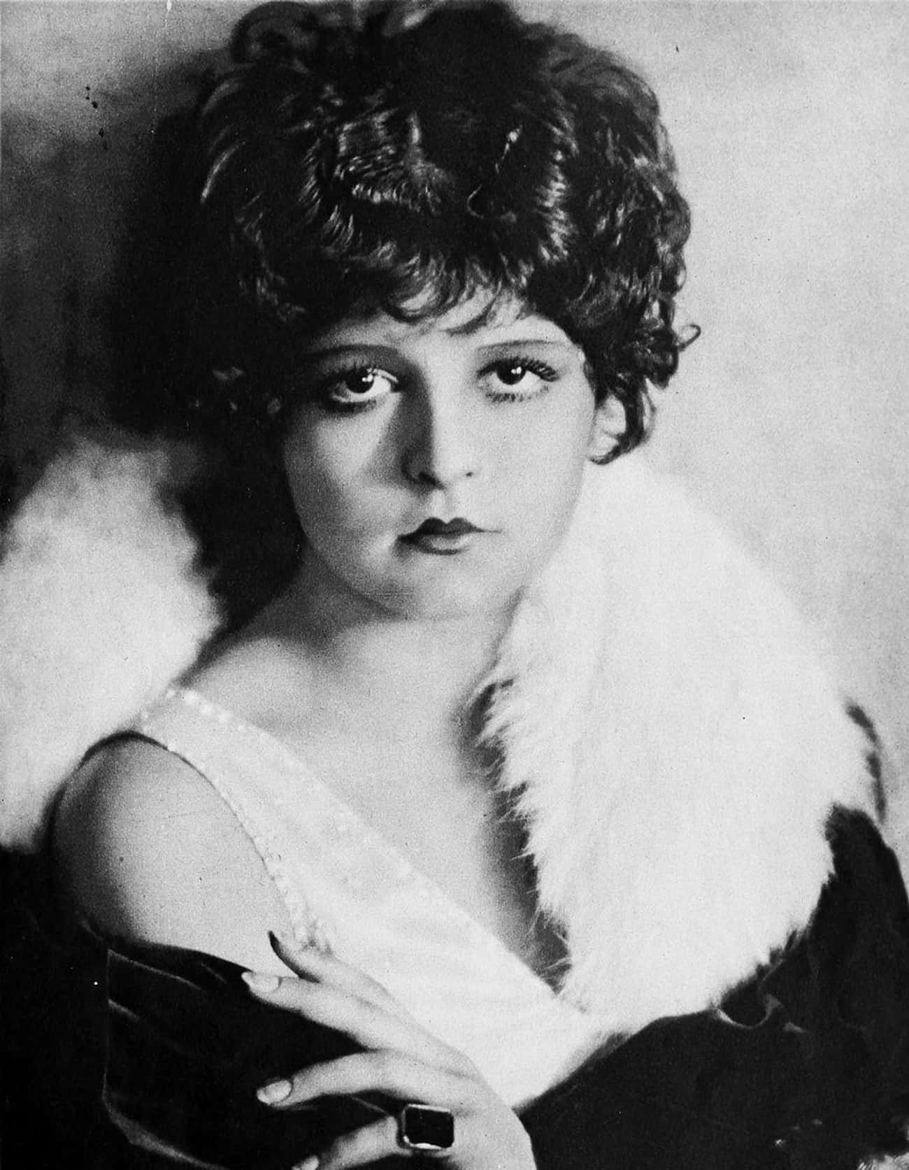 Clara Bow Popularized The Cupid&#39;s Bow Lip