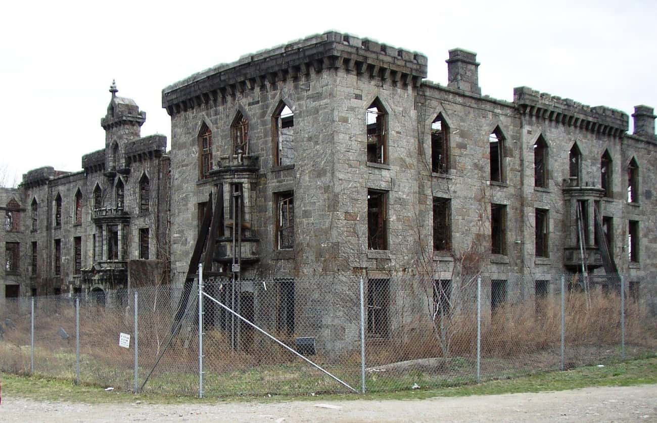 30,000 People Died At The Renwick Smallpox Hospital, And Alleged Spirits Still Suffer Inside It