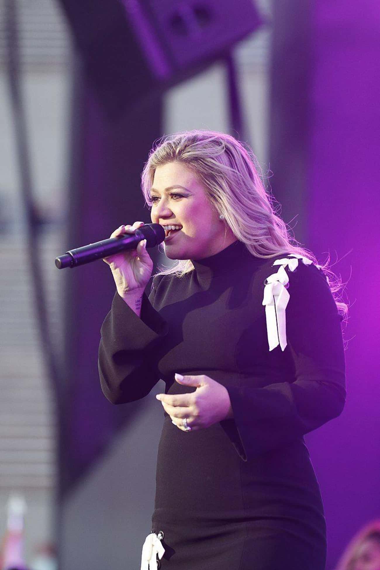Kelly Clarkson Worked At Six Flags Over Texas