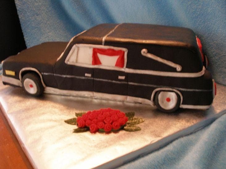 15 Funny Funeral Cakes That Bring Humor to Death