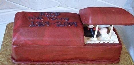 15 Funny Funeral Cakes That Bring Humor to Death