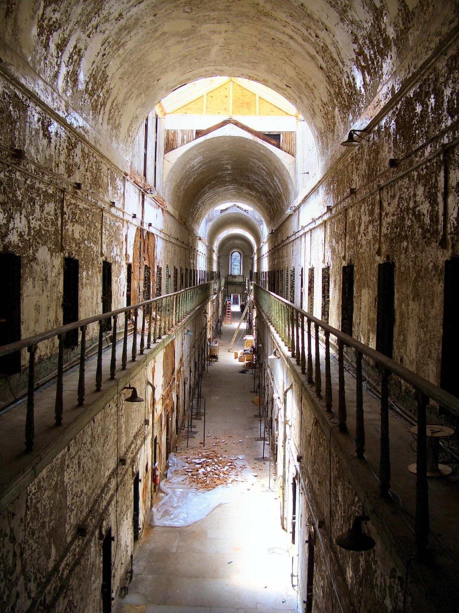 This Is America’s First And Most Haunted Insane Asylum, And It's Still
