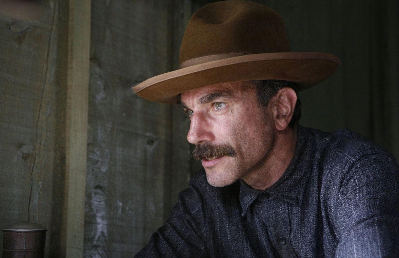 Daniel Day Lewis Is The Most Insane Method Actor In Hollywood, image size:1392x900