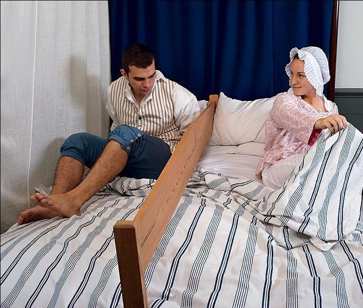 Do Amish couples sleep in the same bed?