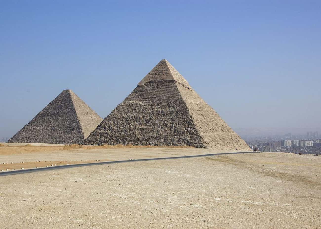 The Building of the Great Pyramids At Giza