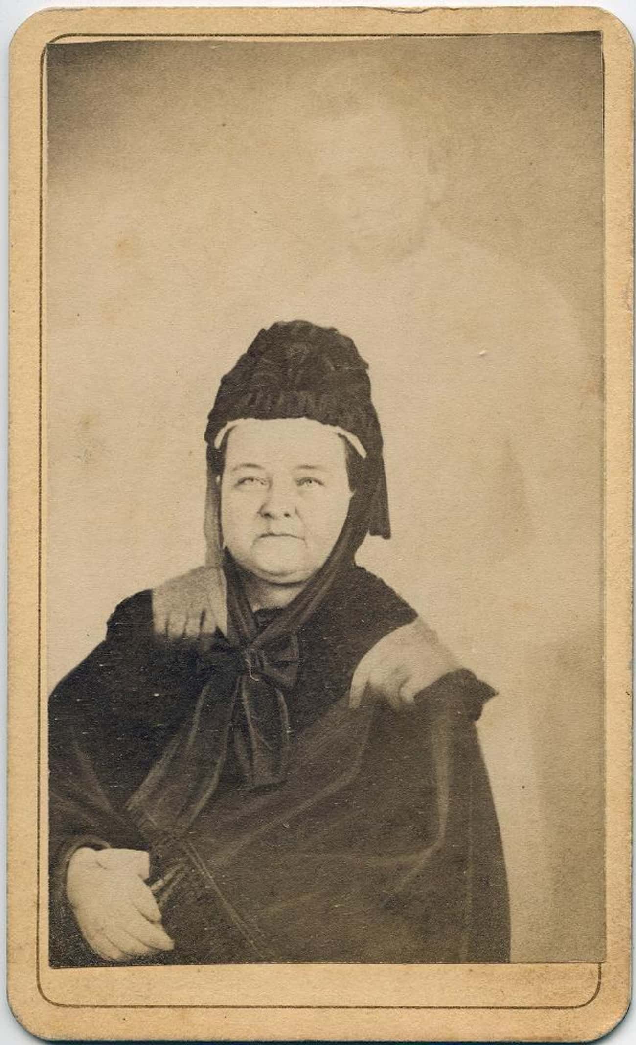 Mumler Photographed Mary Todd Lincoln With Abe's Ghost