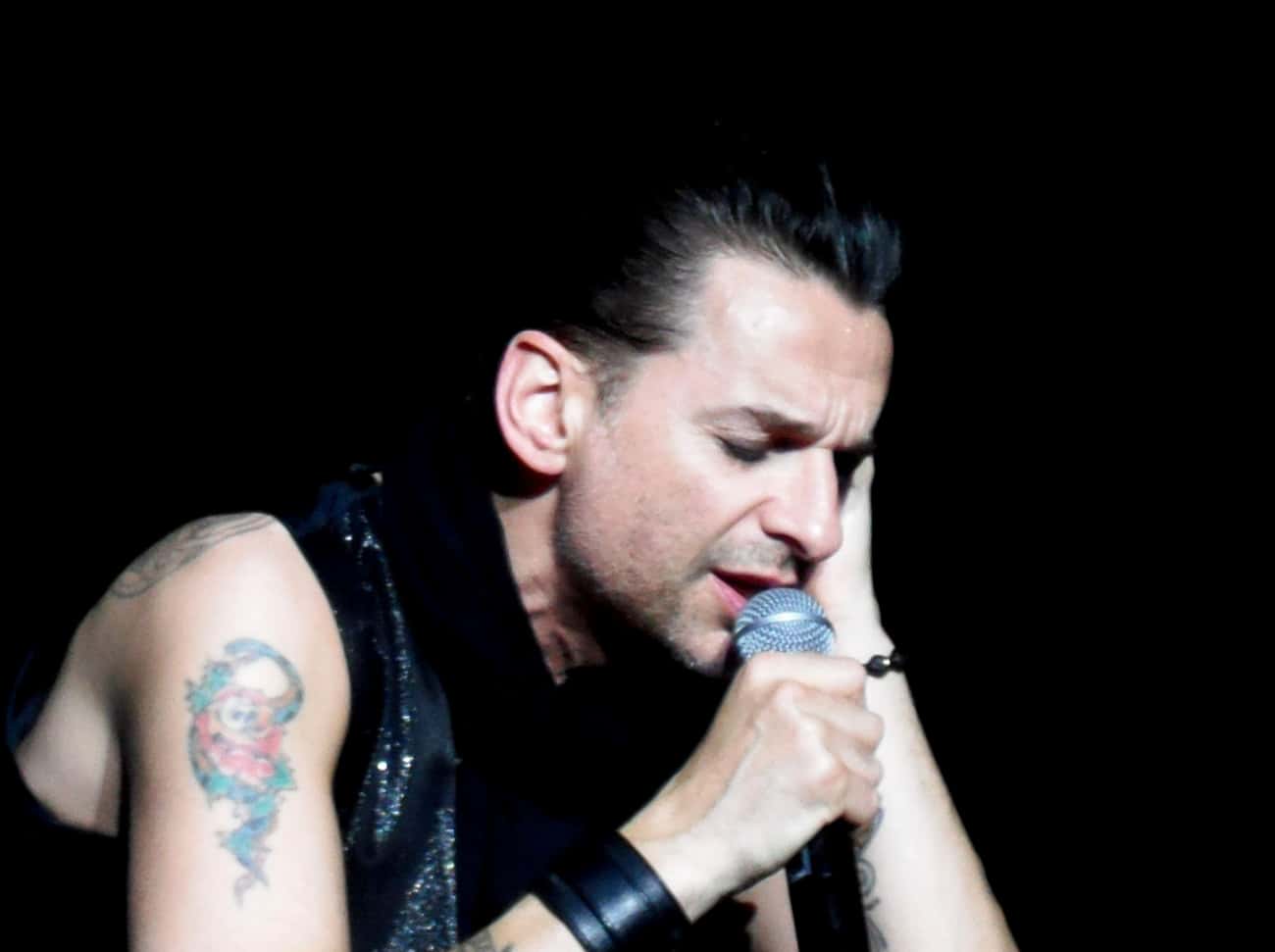 Depeche Mode&#39;s David Gahan Bit A Journalist On The Neck