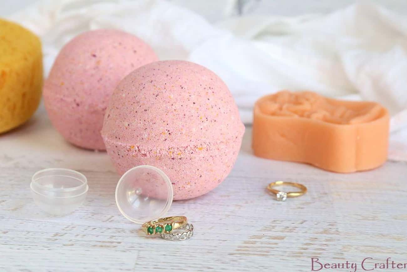 Bath Bomb With Ring Inside