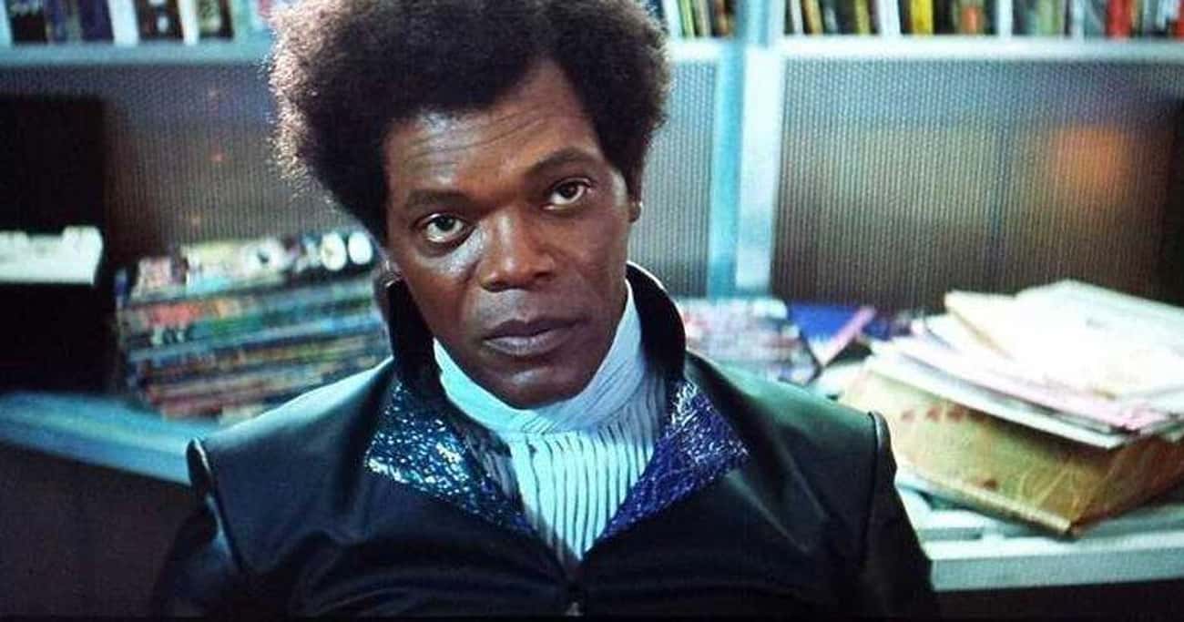 In 'Unbreakable,' Elijah Mentions A Comic Book Criminal Has A Larger Head, And His Own Head Is Exaggerated In A Reflection