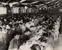 Soldiers At A Thanksgiving Meal - 1944 on Random Pictures Of Thanksgiving Over Years