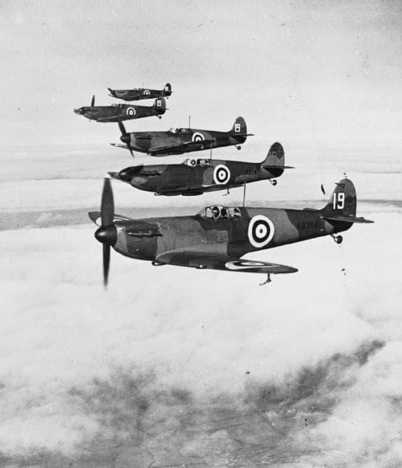 British And German Pilots Unit is listed (or ranked) 5 on the list The Strangest Reasons For Truces In Military History