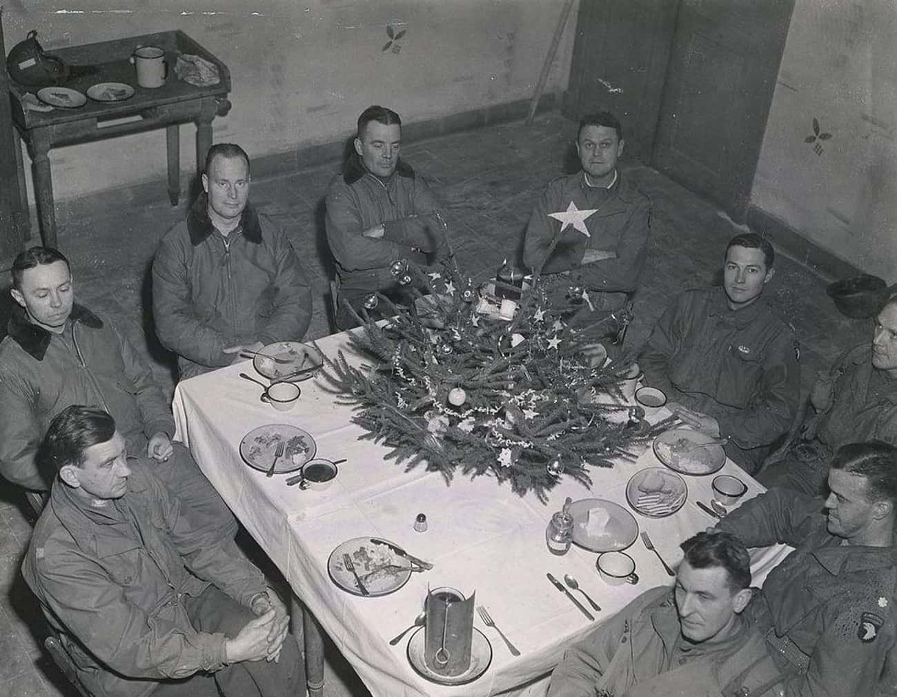 A Civilian Asked German And American Soldiers To Be Polite For A Christmas Meal