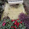 An Eternal Piano on Random Weirdly Fascinating And Bizarre Gravestones From Around The World