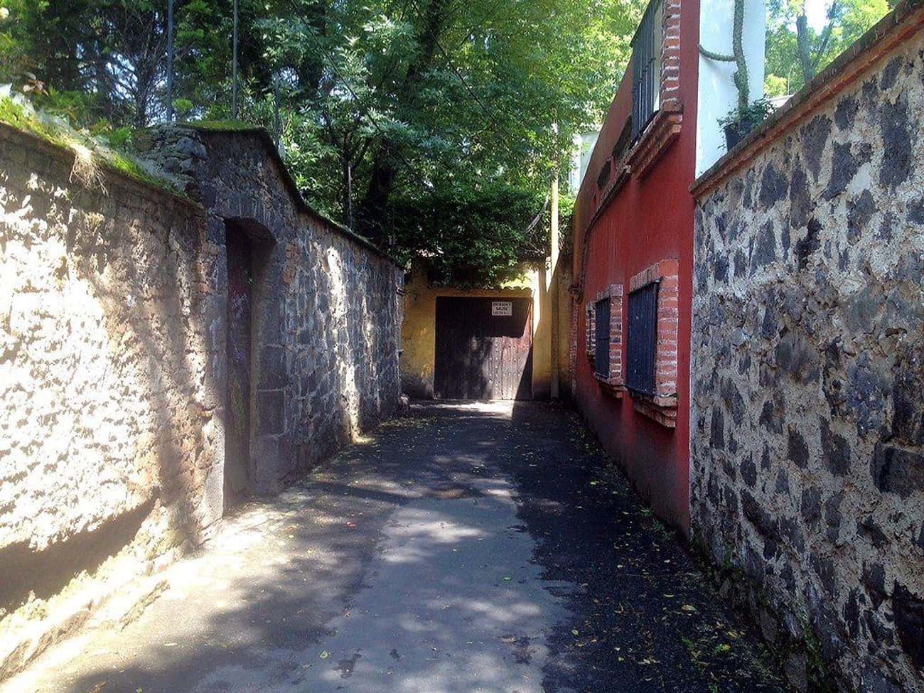 The Alley At El Callejón Del Aguacate