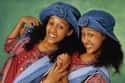 Tia And Tamara From 'Sister, Sister' on Random The Best Signature Look of '90s Sitcom Charact