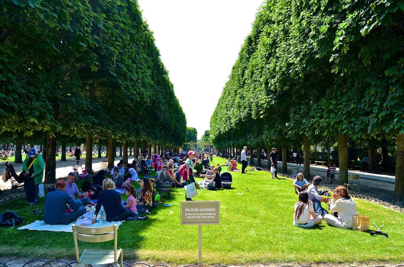 A Music-Loving Ghost Haunts The Jardin Du Luxembourg 