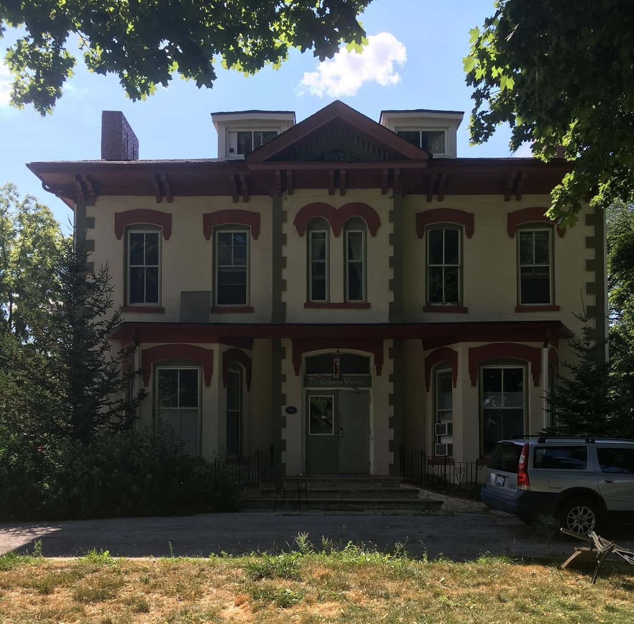 The Spilled Blood Of A Couple Appears At The Glenview Mansion