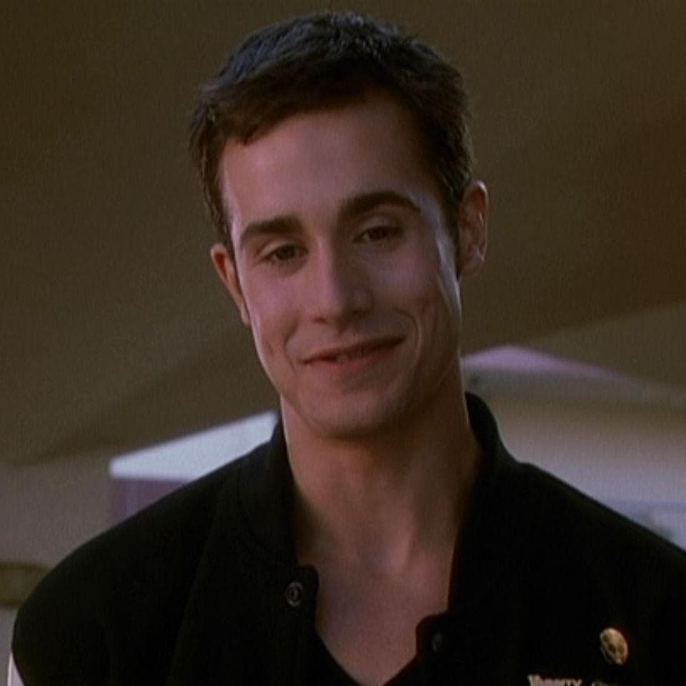 Это все она модель. Это всё она 1999. Фредди принц младший. Фредди принц и уокер. Это все она модель.