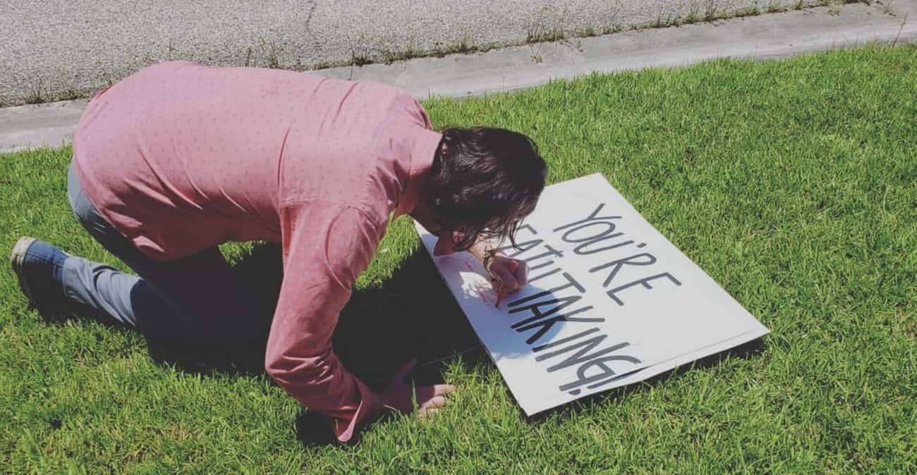 He Stopped To Meet A Family Who Left Him A Message On Their Front Lawn 