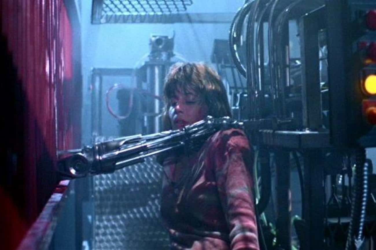 Sarah Connor Crunches The T-800 In A Hydraulic Press In 'The Terminator' 